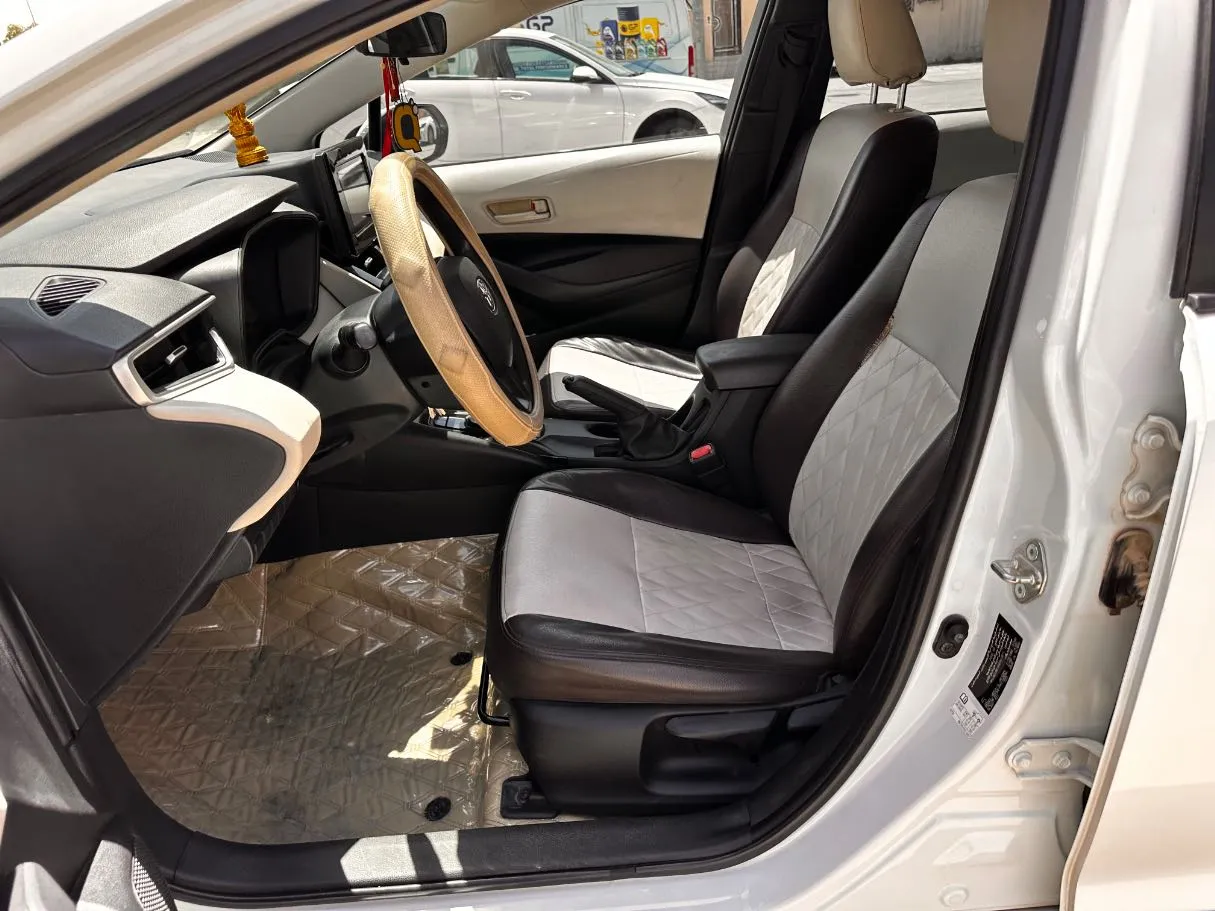 Car image 12