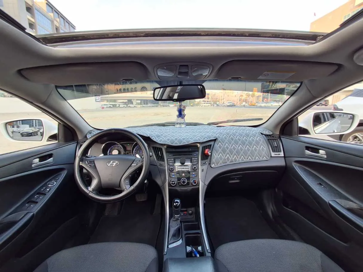 Car image 18