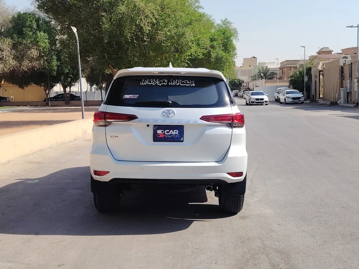 Car image 6
