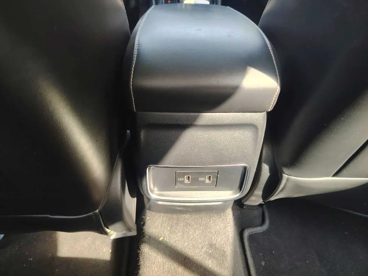 Car image 34