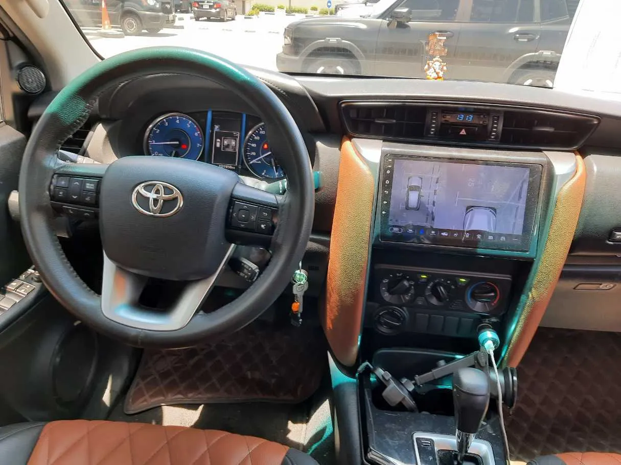 Car image 15