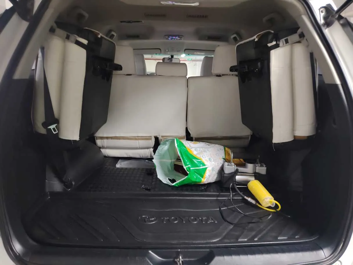Car image 24
