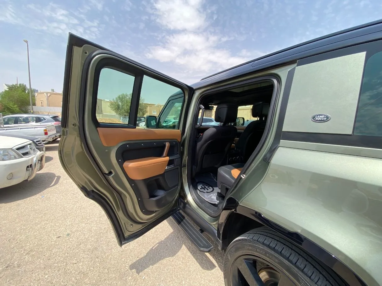 Car image 12