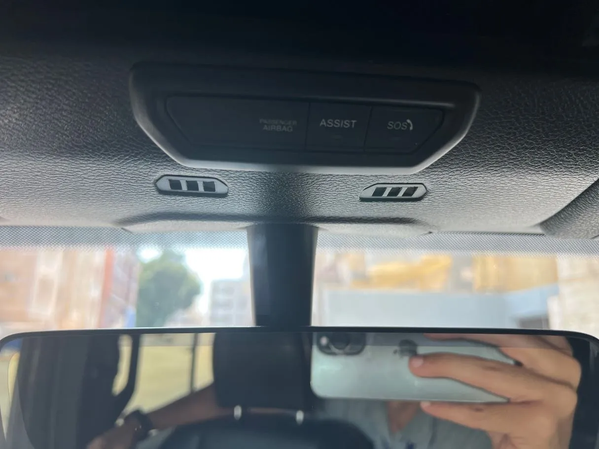 Car image 24