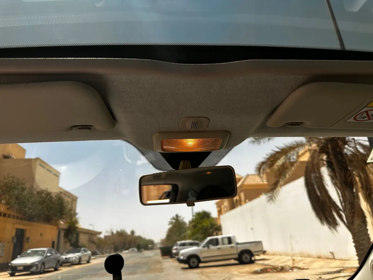 Car image 15