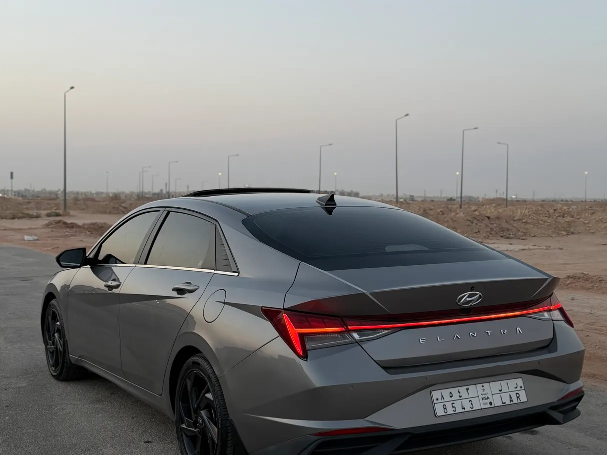 Car image 4