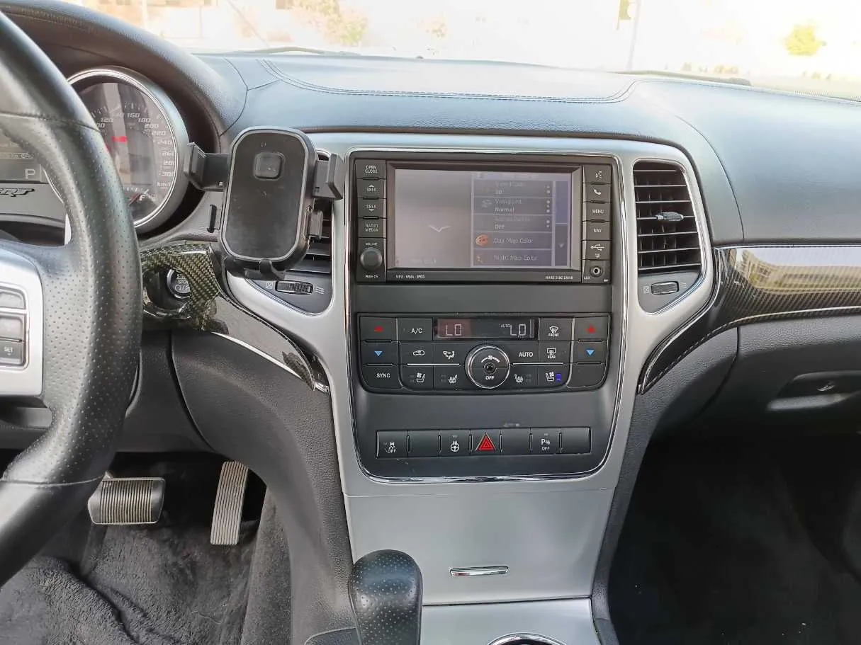 Car image 16