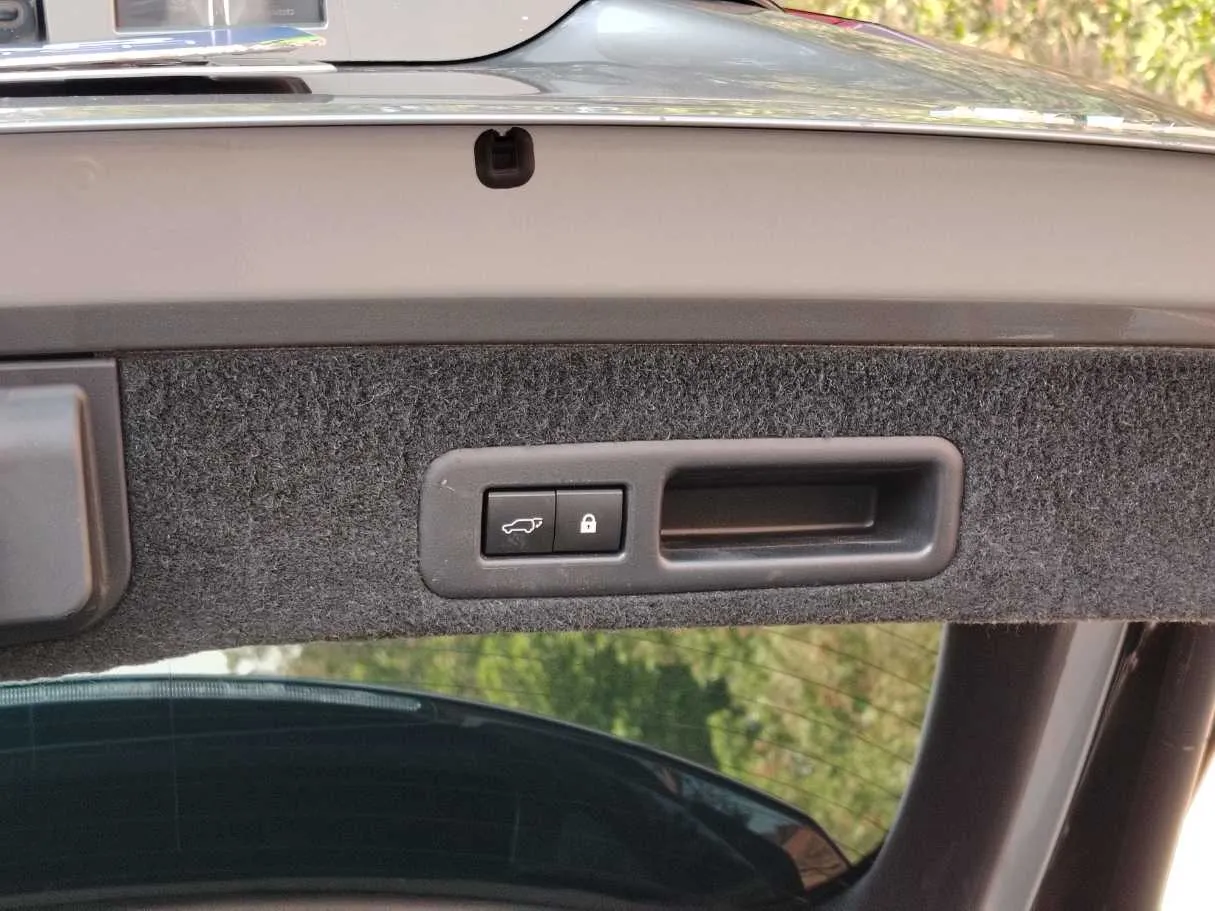 Car image 34