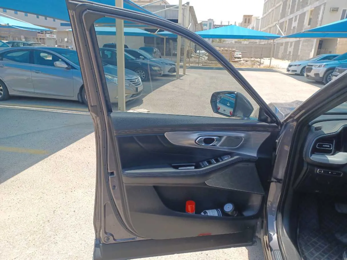Car image 10