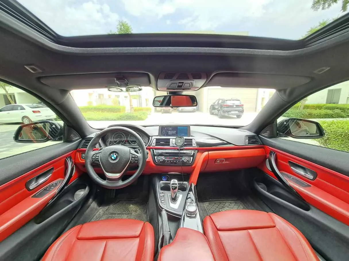 Car image 14