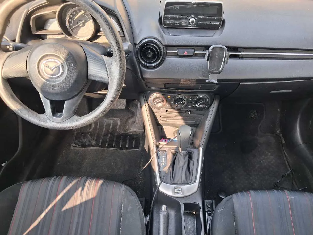 Car image 18