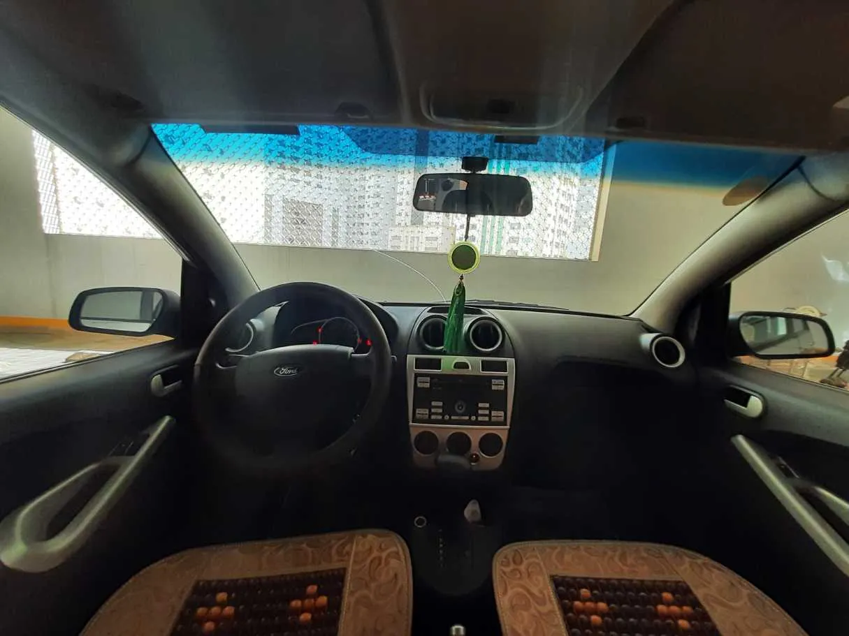 Car image 16