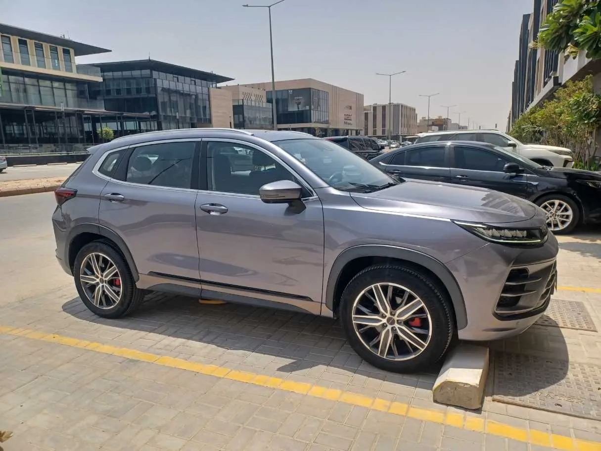 Car image 4