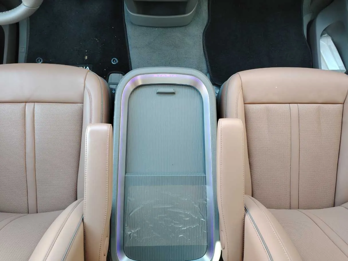 Car image 32