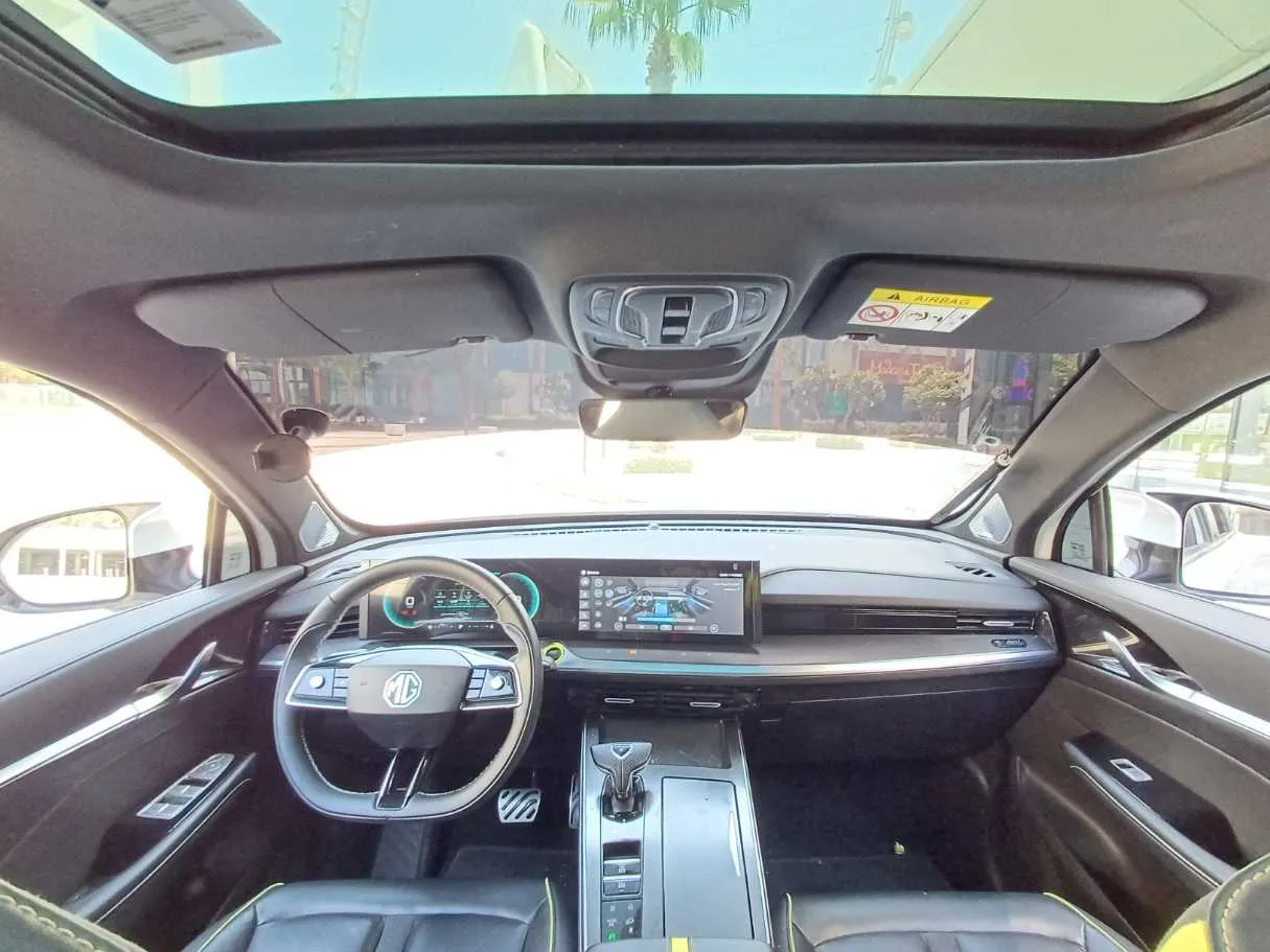 Car image 18