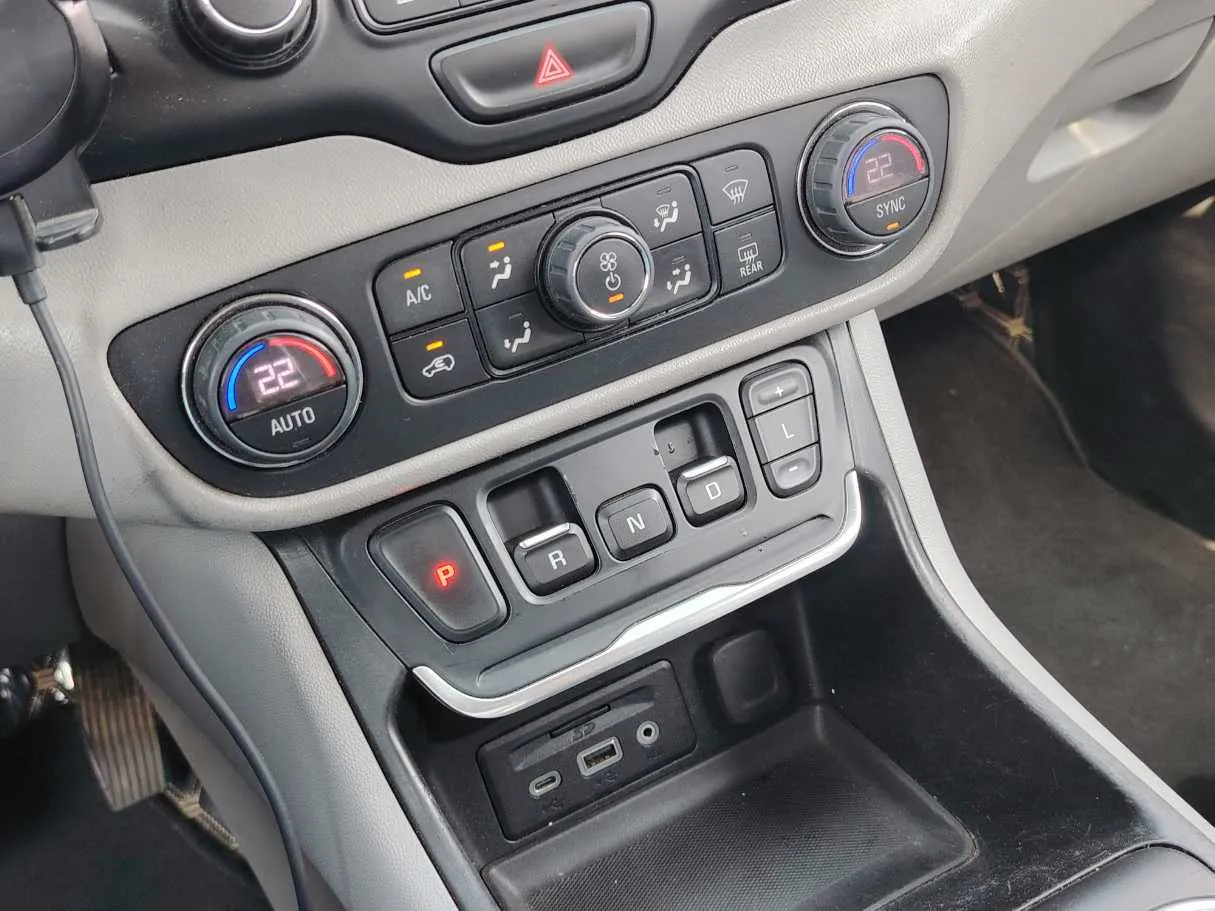 Car image 18