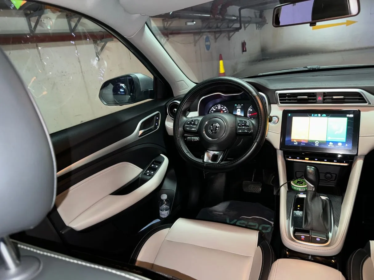 Car image 16