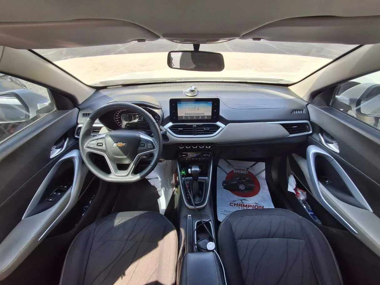 Car image 14