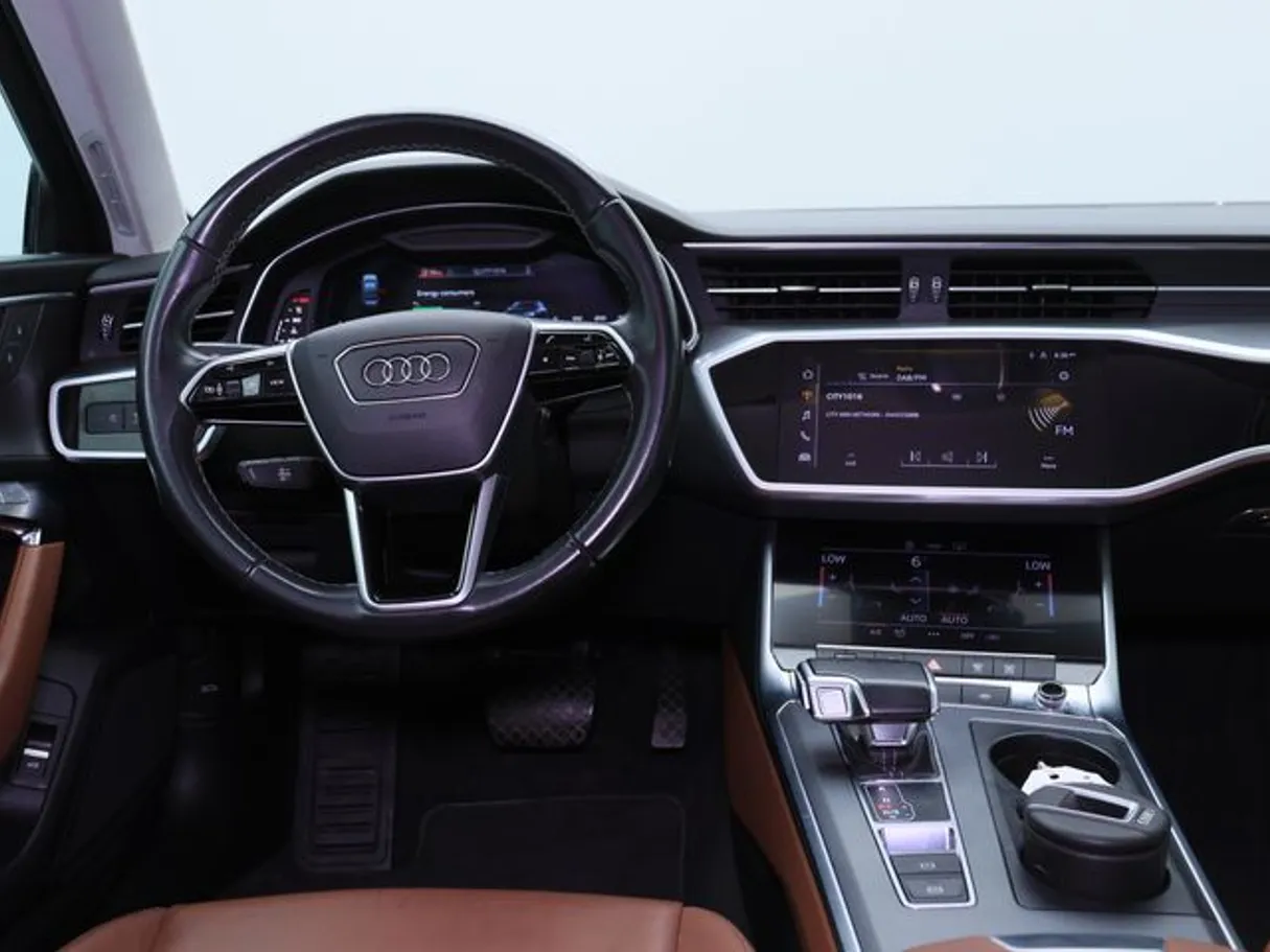 Car image 15