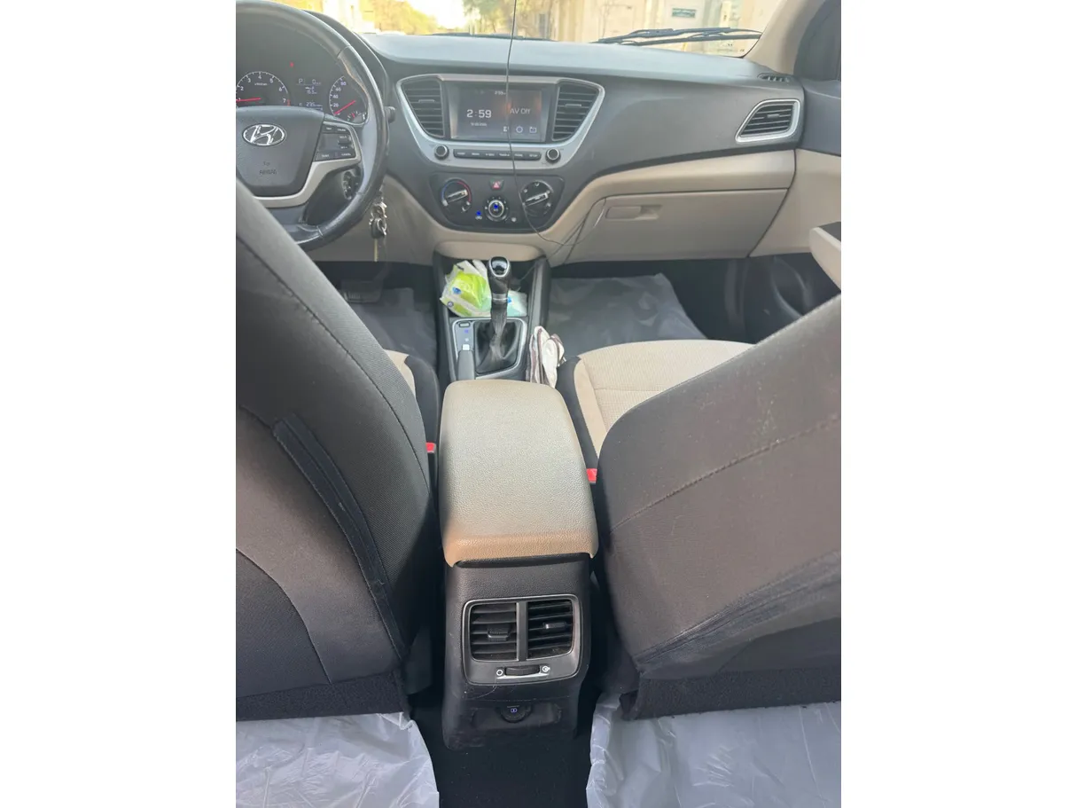 Car image 19