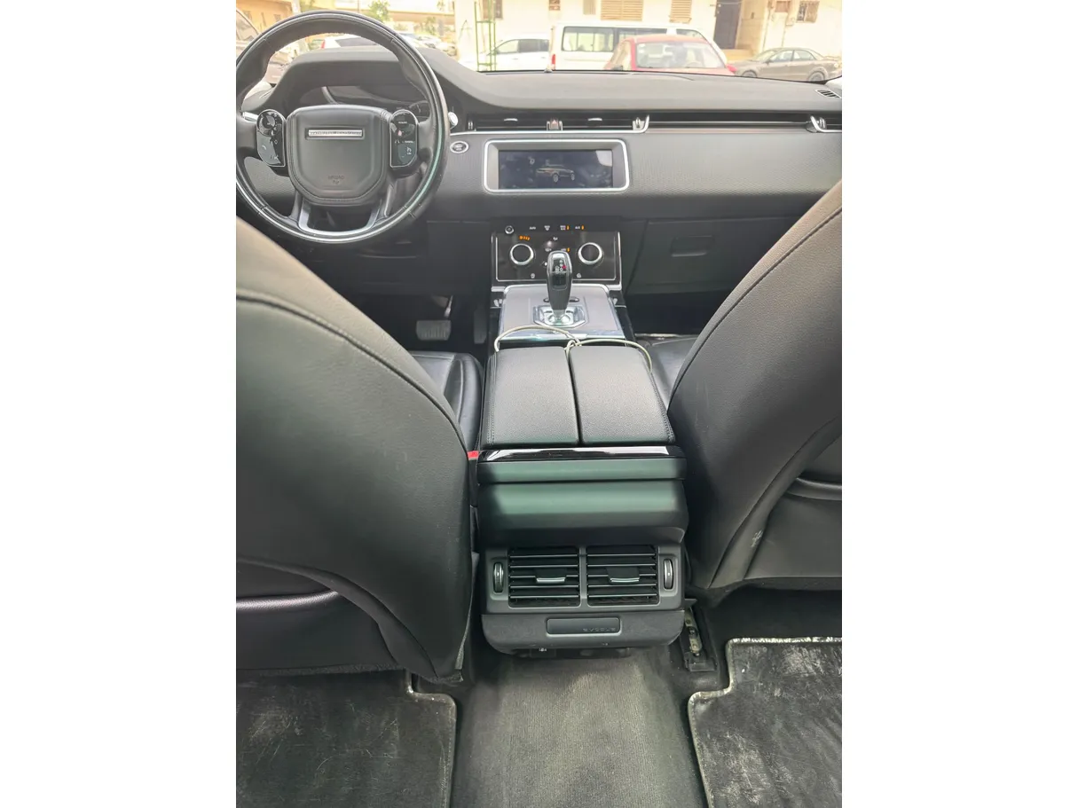 Car image 18