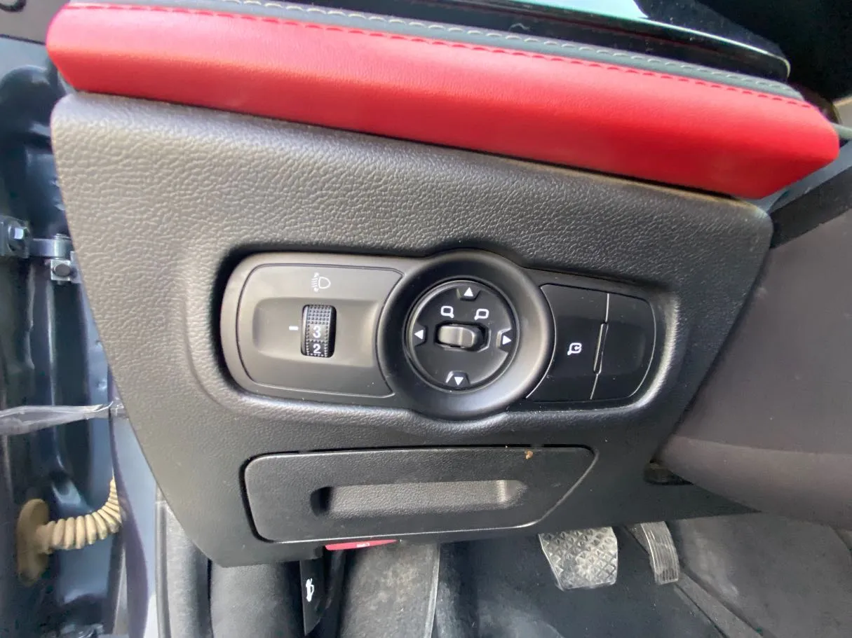Car image 23