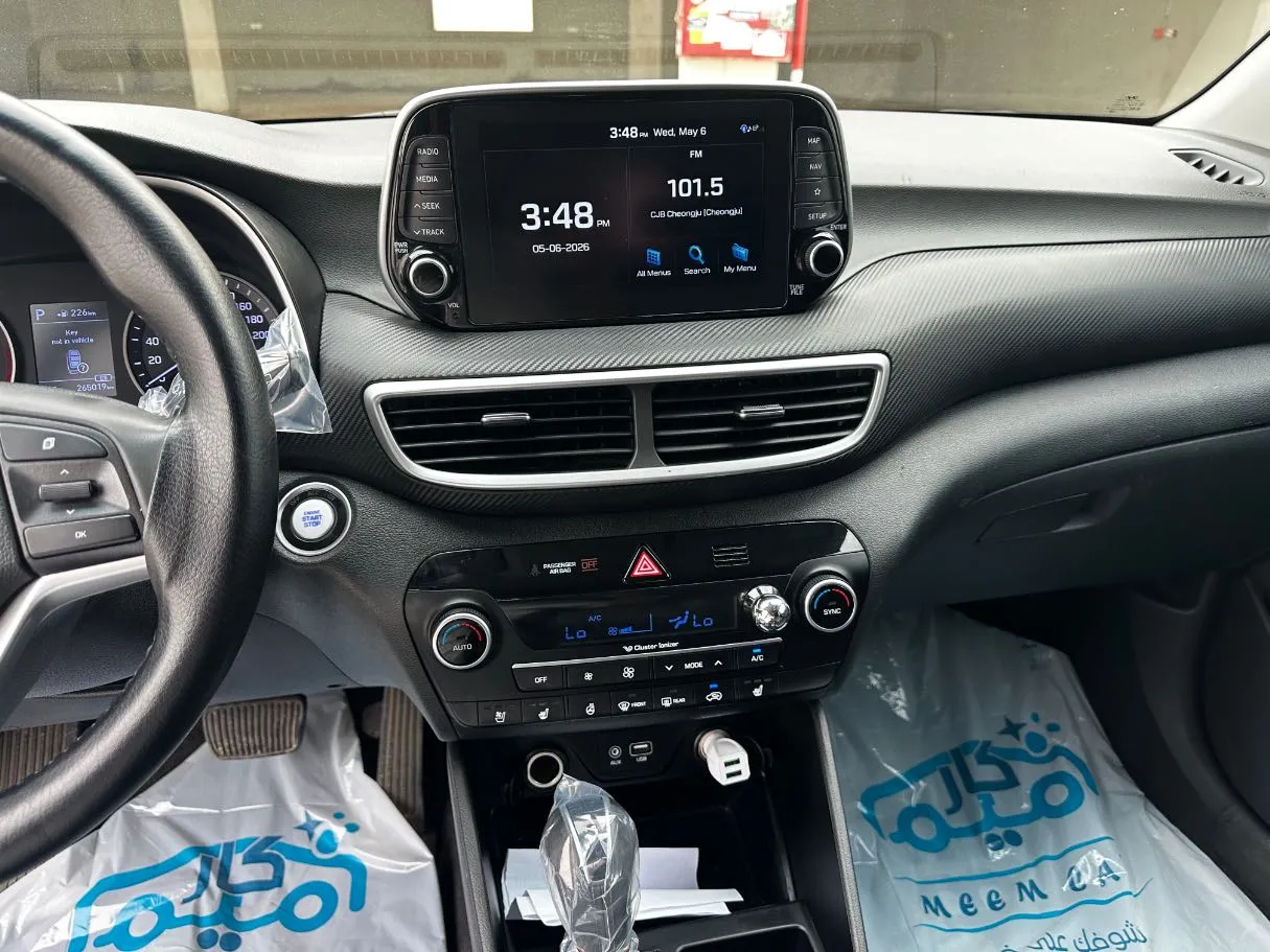 Car image 19