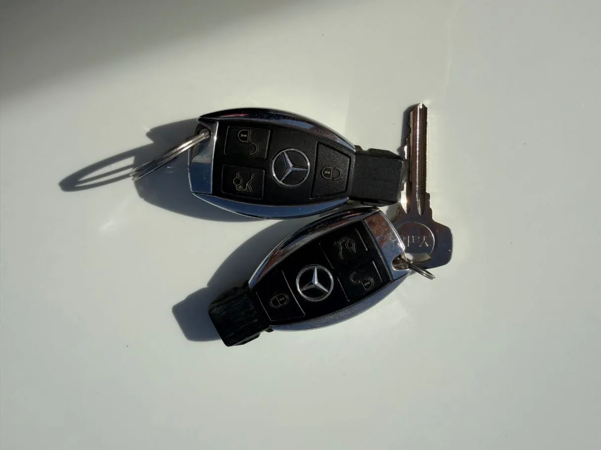 Car image 28