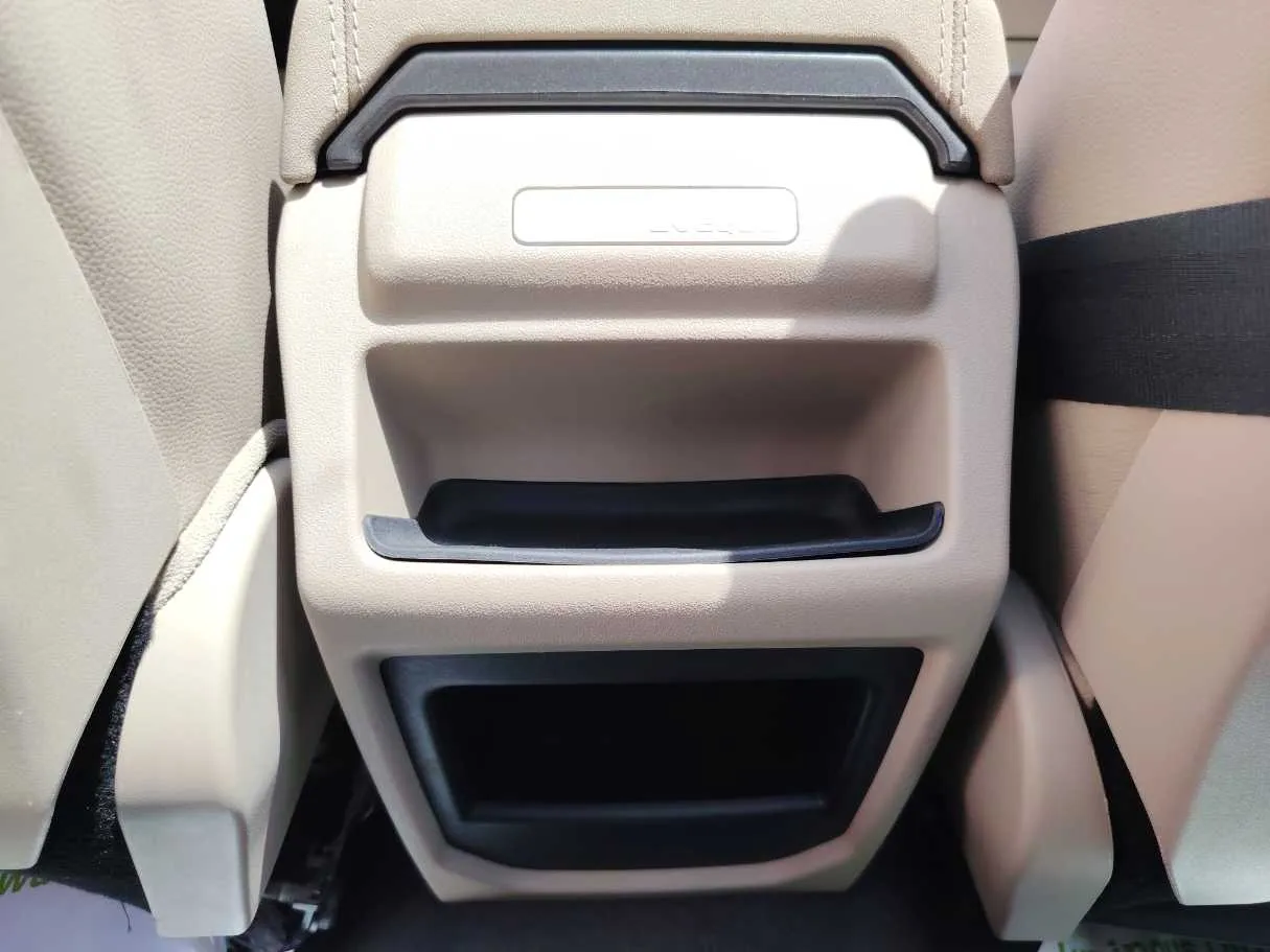 Car image 29