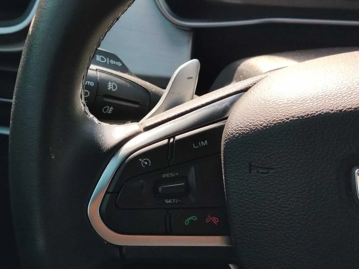 Car image 34