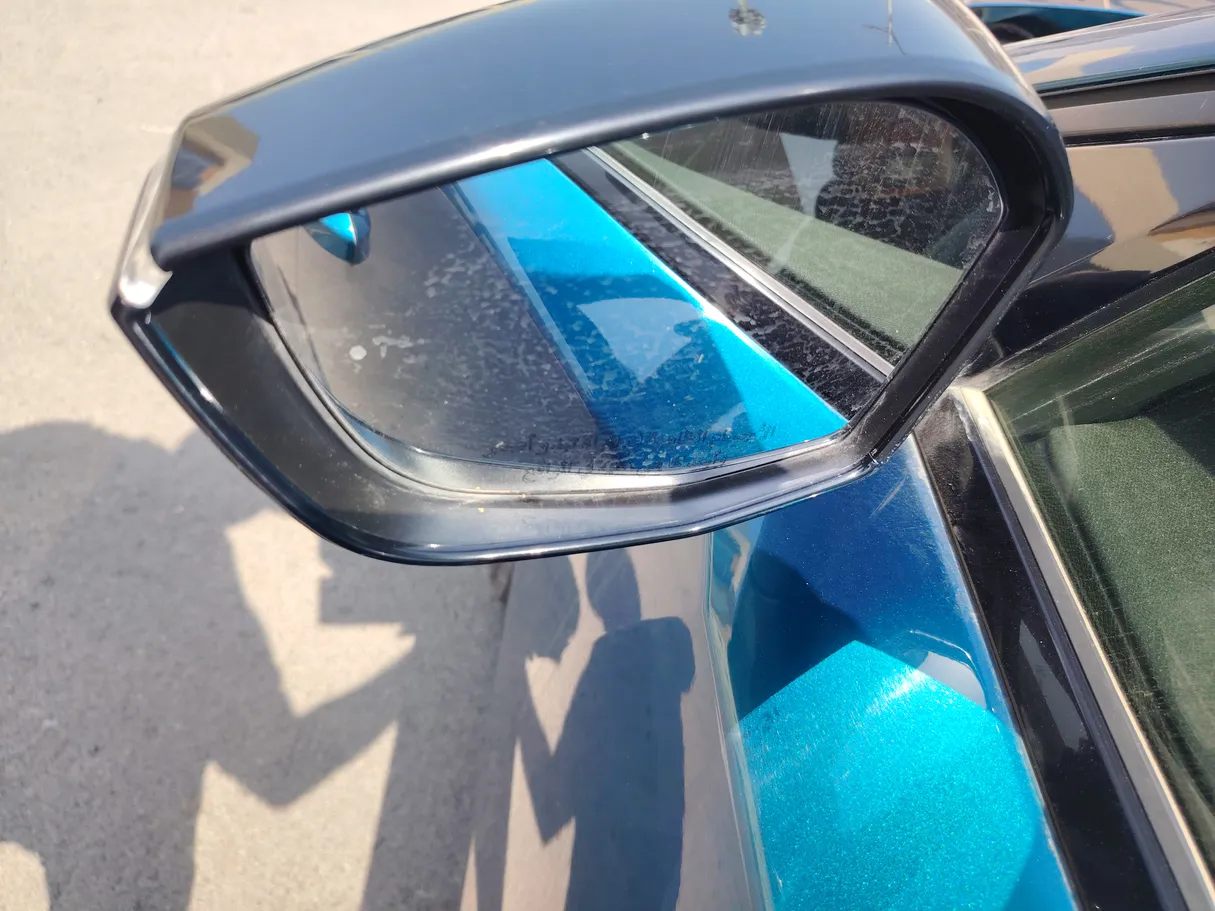 Car image 26