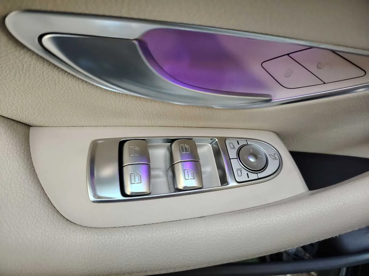 Car image 31
