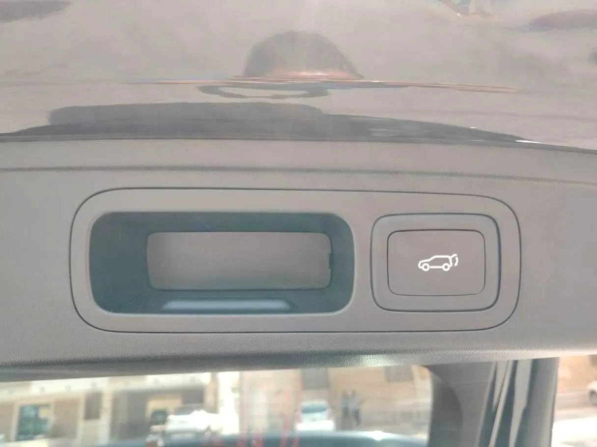 Car image 37
