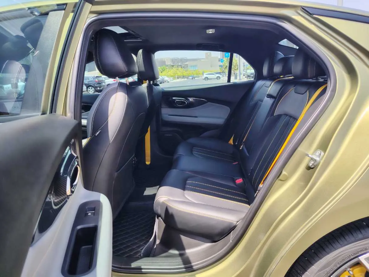 Car image 15
