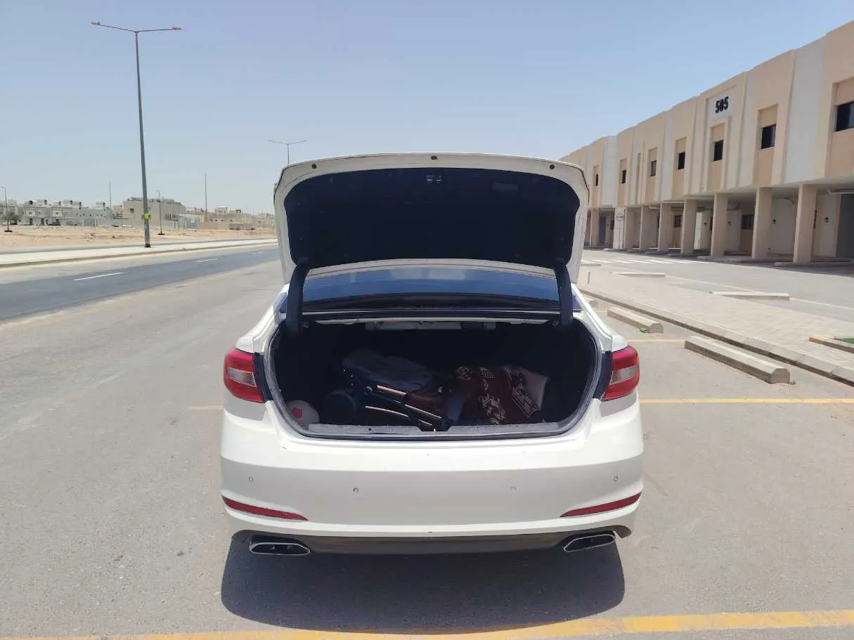 Car image 27