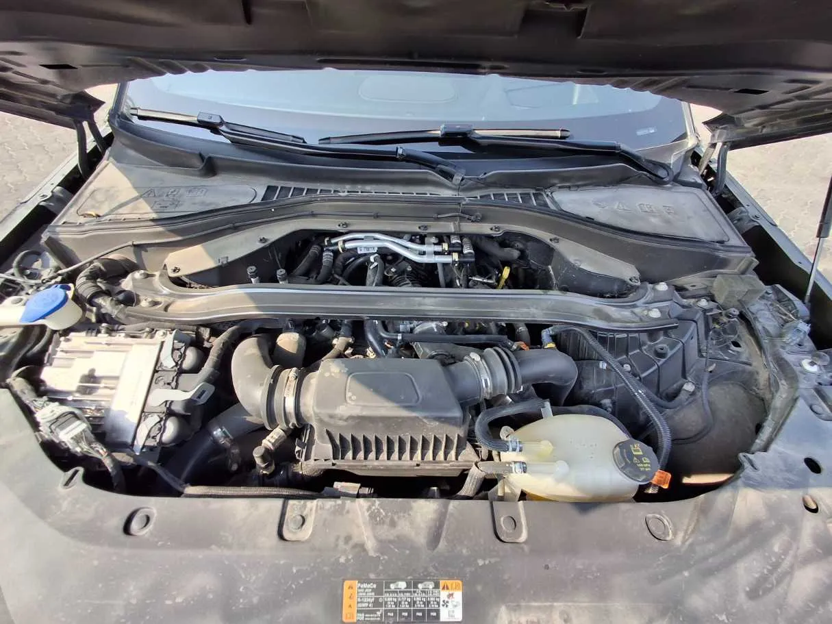 Car image 24