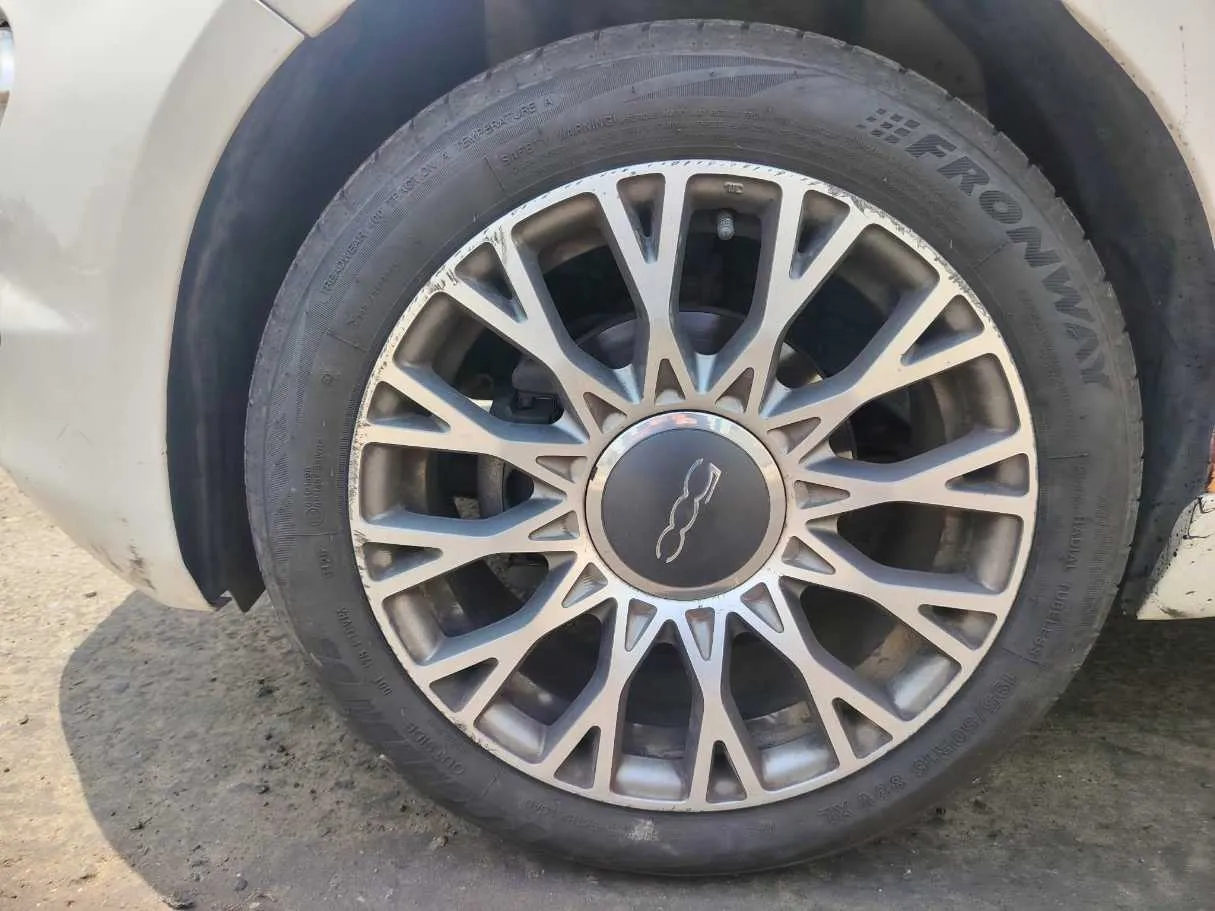 Car image 9