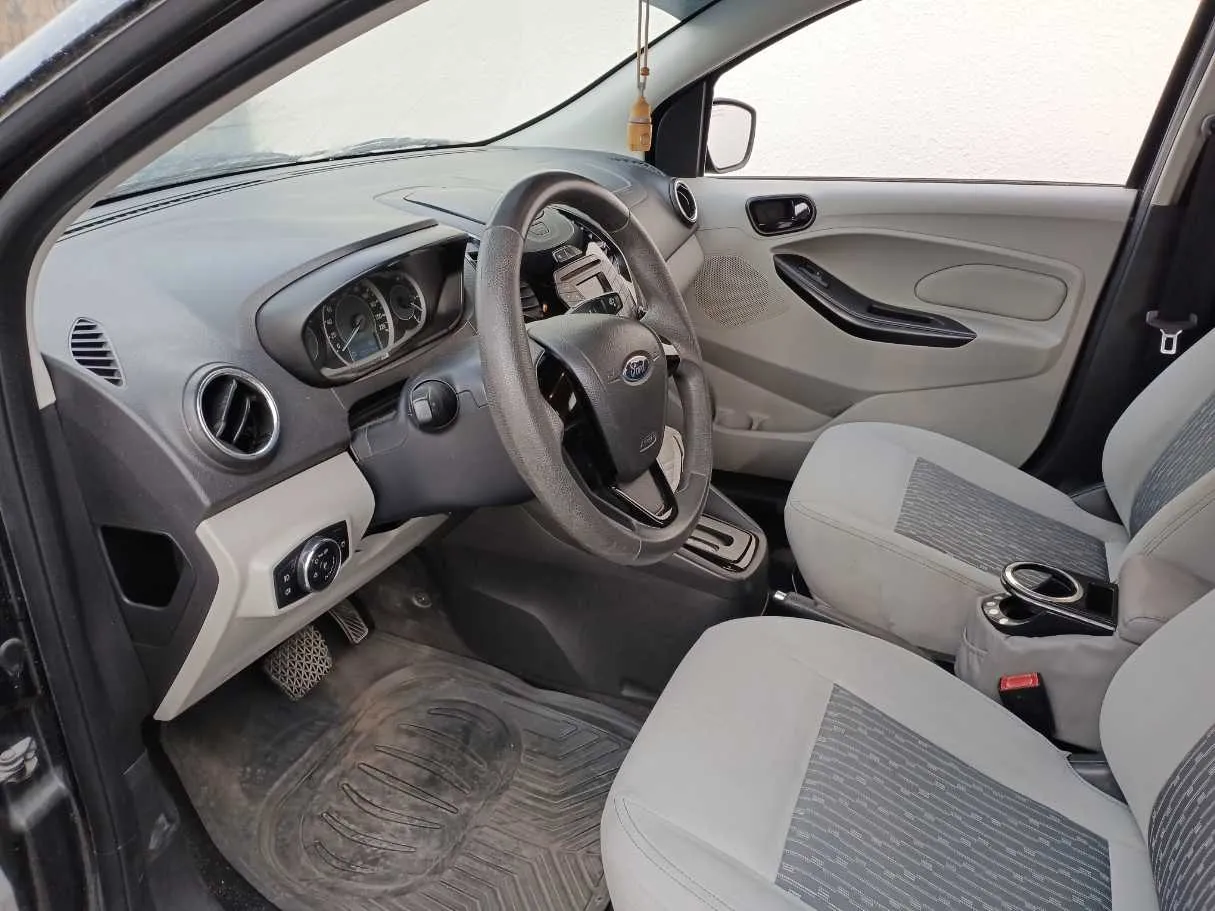 Car image 11