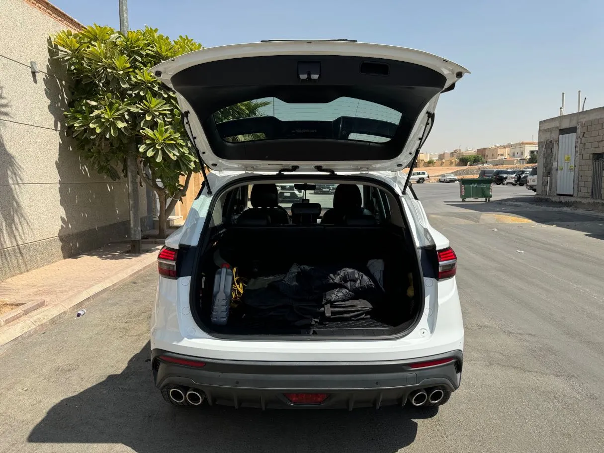 Car image 22