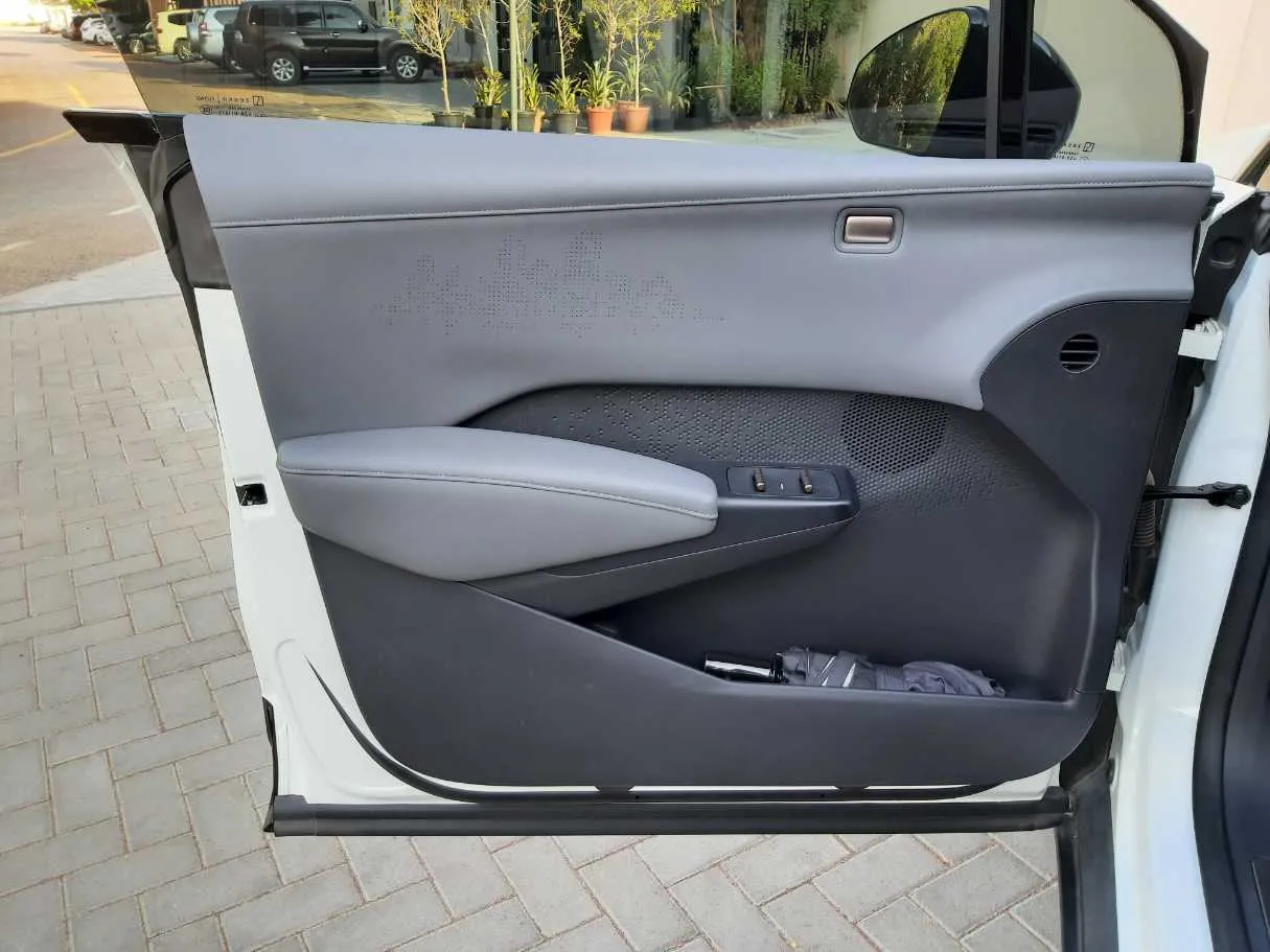 Car image 10