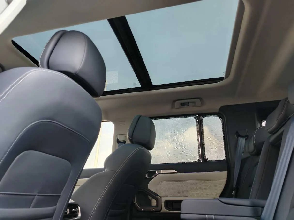 Car image 17