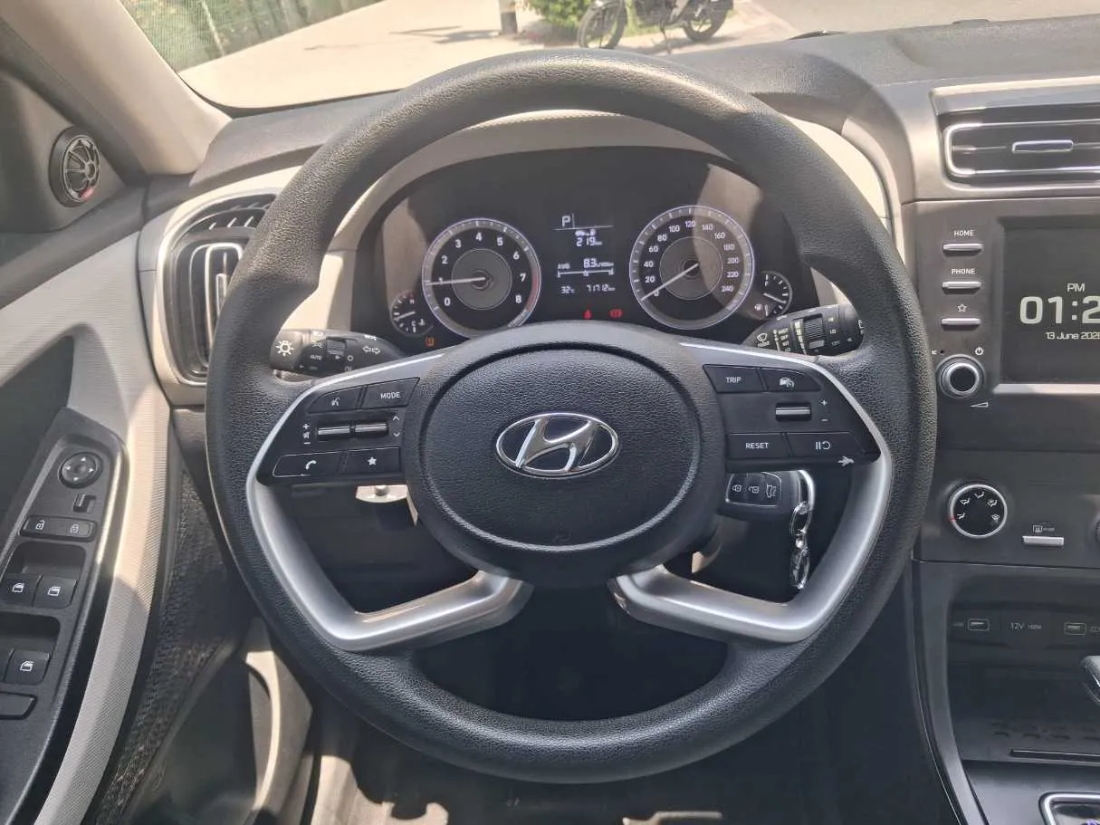 Car image 17