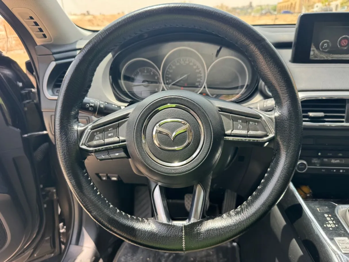 Car image 17