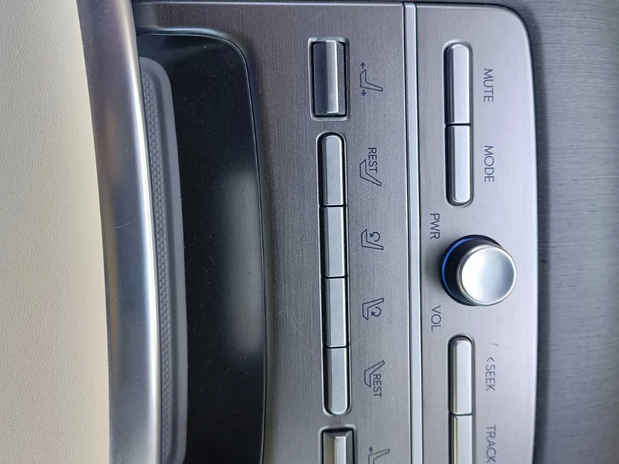 Car image 34
