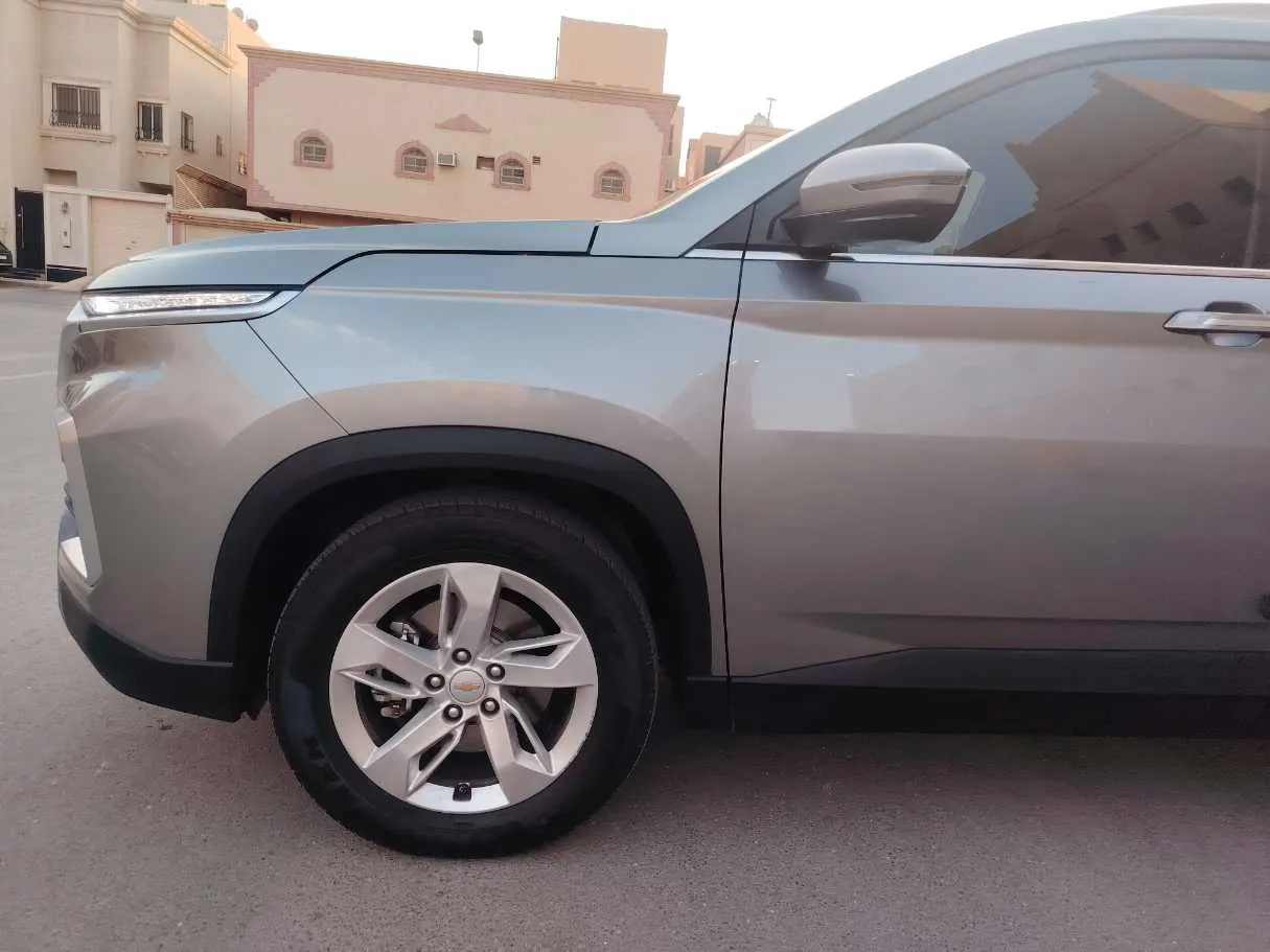 Car image 9