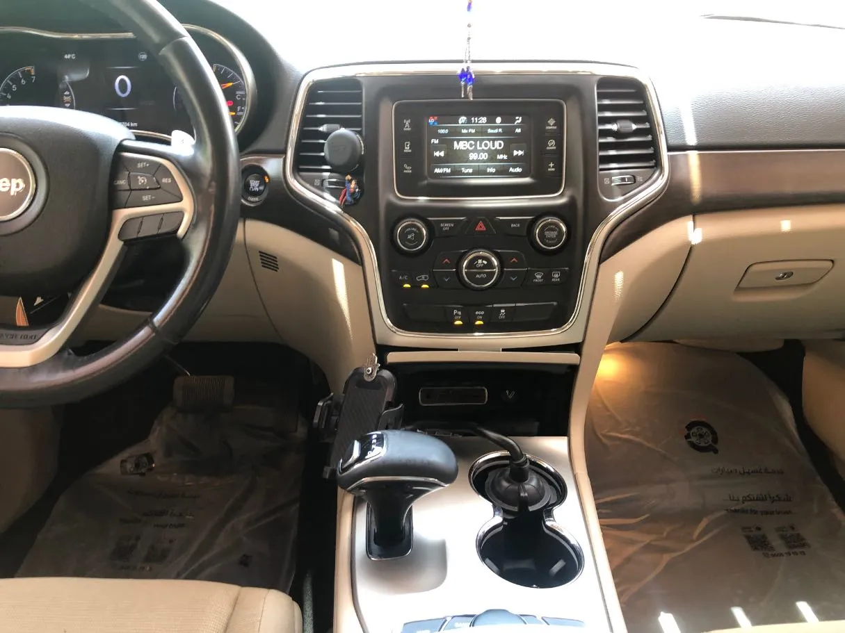 Car image 17