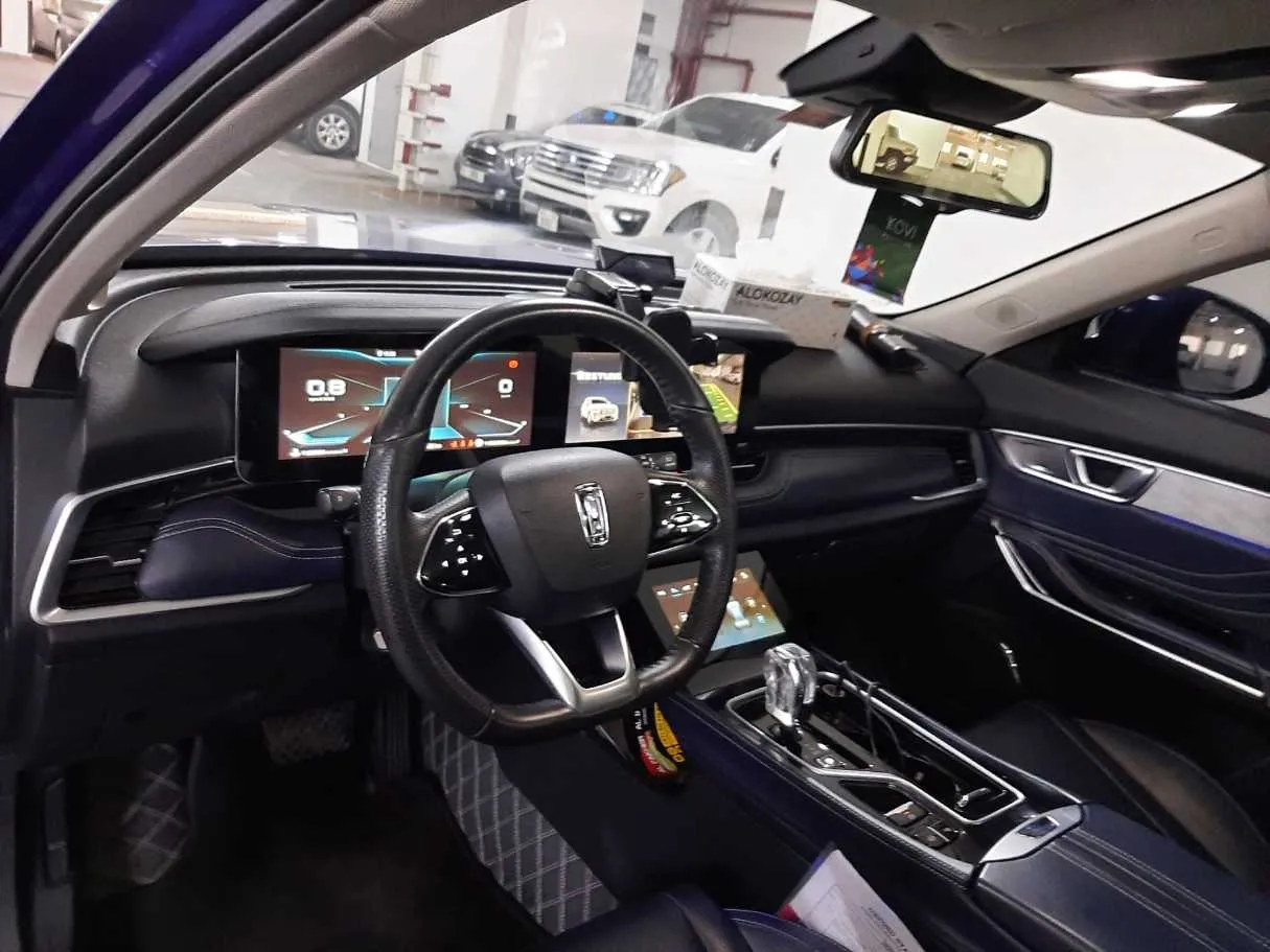 Car image 11