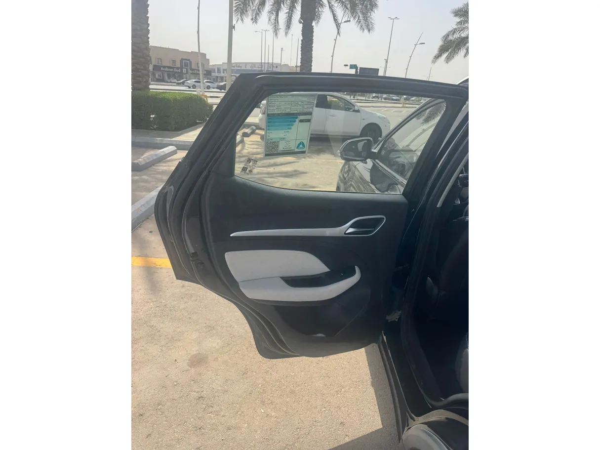 Car image 12