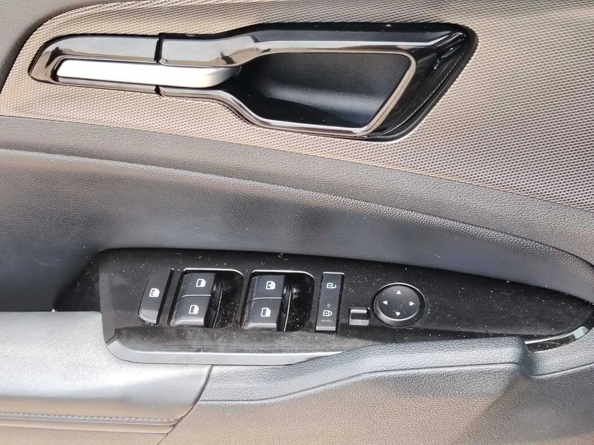 Car image 27