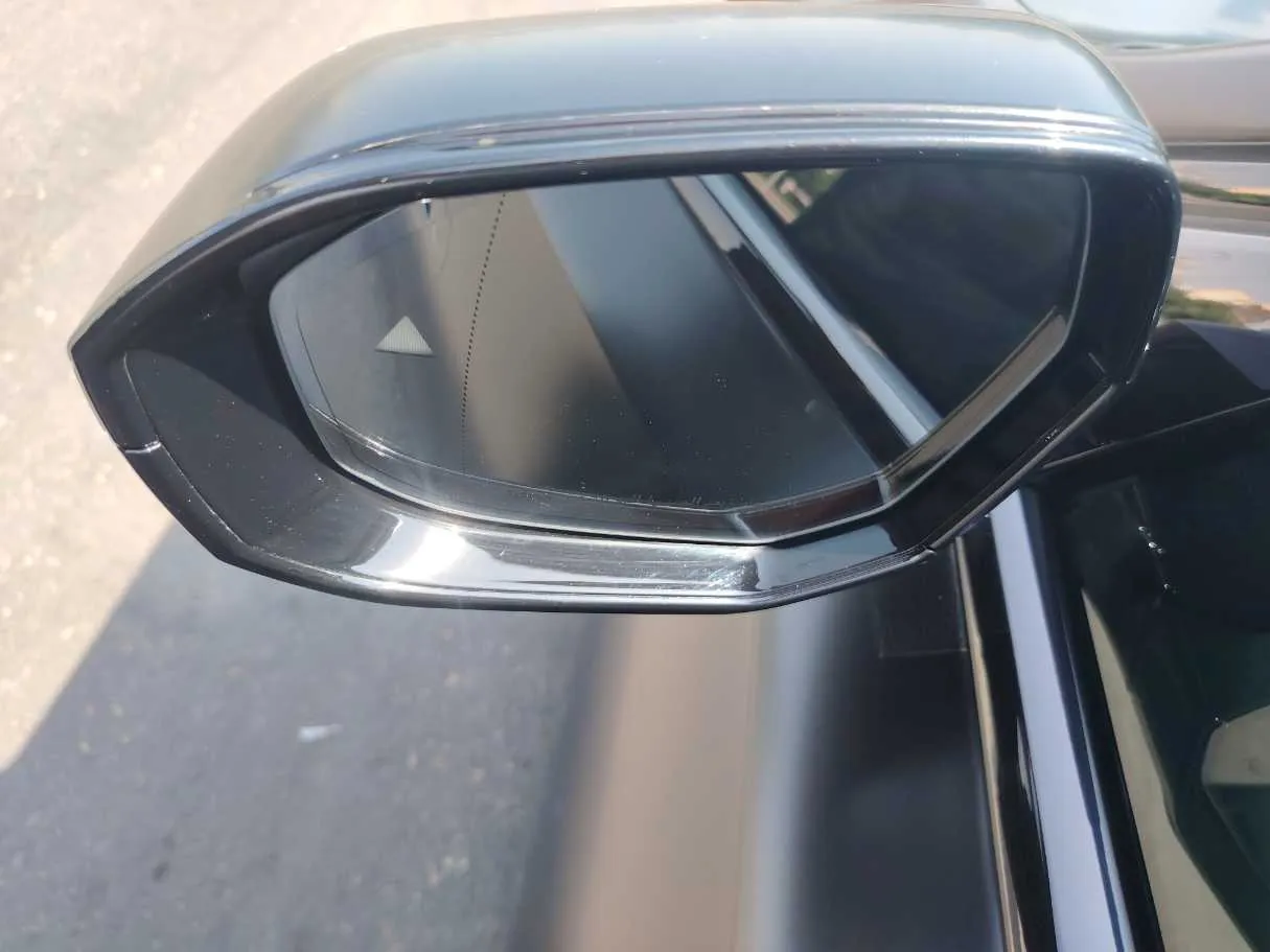 Car image 35